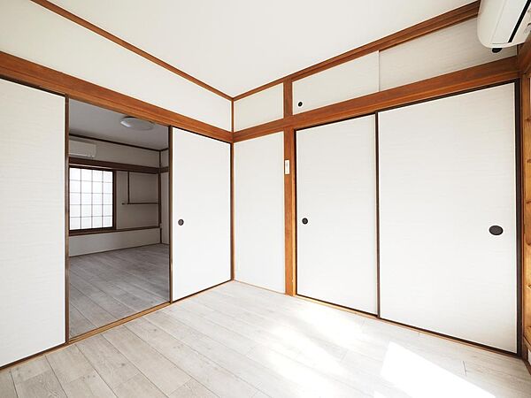 お好みの家具を置いたり、小物を飾り、お気に入りの空間づくりが楽しめそうです。
