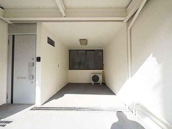 駐車場が設けられています。駐車可能な台数、サイズなど、現地にてご確認ください。