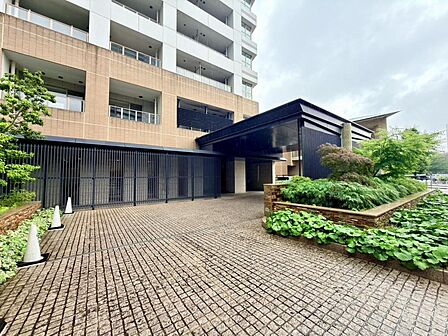 当社は、本物件のほかにも多数ご紹介可能です。理想の間取り、仕様などをぜひお聞かせください。