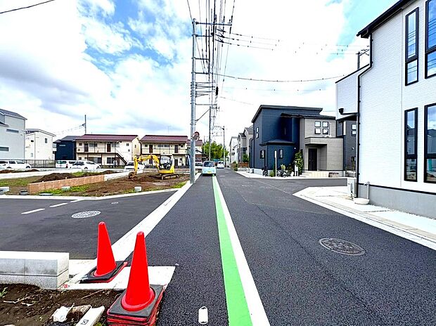 前面道路幅員にゆとりがあり、お車の出し入れも比較的スムーズに行えます。