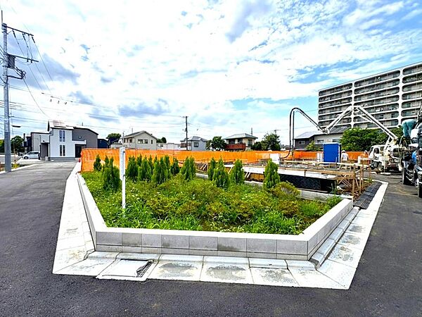 分譲地内の道路は通り抜けができない街区設計です。プライバシー性高く、穏やかな暮らしが叶います。
