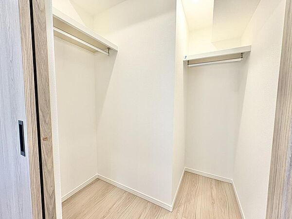 WICは広さにゆとりがあり、収納家具の配置も可能。住空間を広々とお使いいただけます。