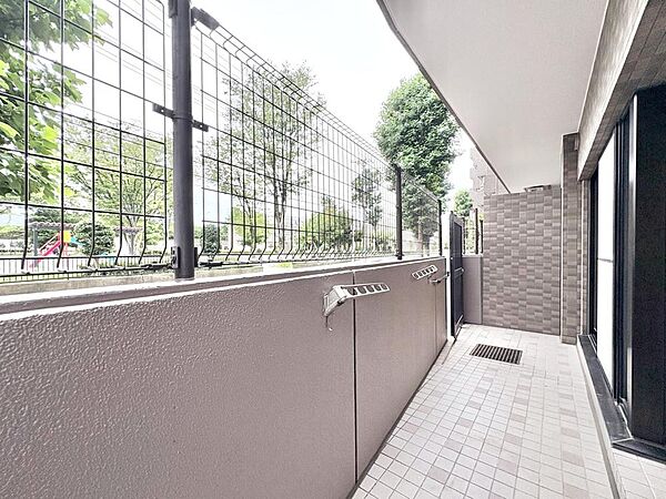南向きにつき、日当たり良好◎天気のいい日には、気持ちよく洗濯物を乾かすことができそうです。