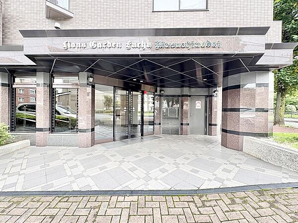手入れが行き届いた印象のマンションです。日勤管理のため、お仕事で日中家を空けるご家庭も安心です。