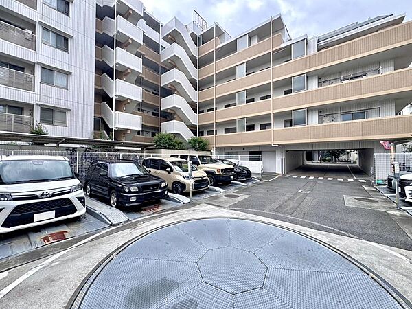 駐車場はマンション敷地内にございます。※最新の空き状況等、詳細につきましてはお問い合わせください。