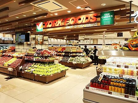 ヨークフーズwithザ・ガーデン自由が丘中野店まで約223m