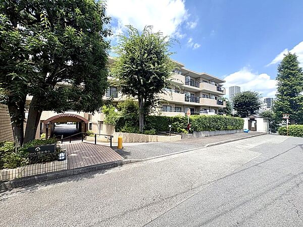幅広い世代の方が暮らしやすい、豊かな自然とほどよい利便を享受する住環境です。