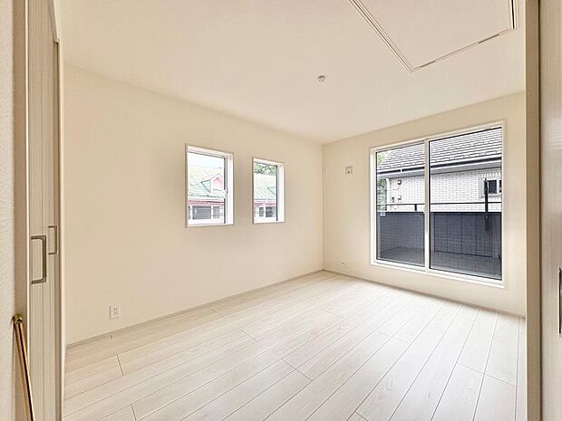 様々なテイストのインテリアと相性の良い、シンプルな内装です。お好みのお部屋作りが楽しめます。