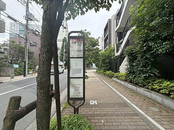 【周辺写真】交通量や駅までの距離も、物件購入時の大切なポイントです。実際に現地でご確認ください。