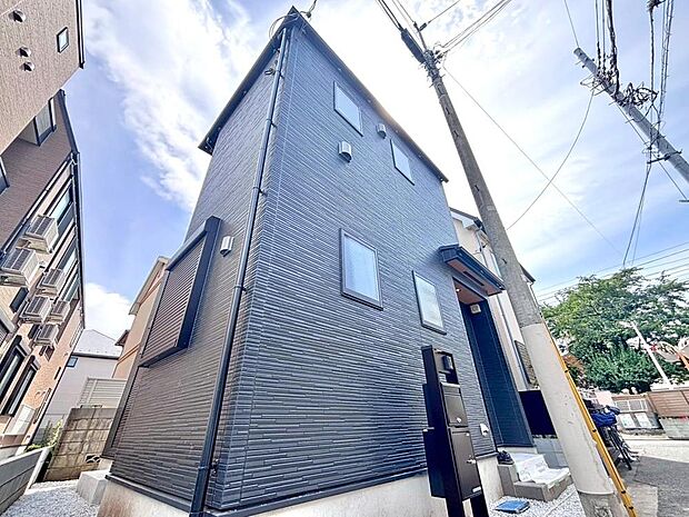 設計士の想いが詰まった、工夫ある住まいです。ご家族皆様揃って、ぜひご見学ください。