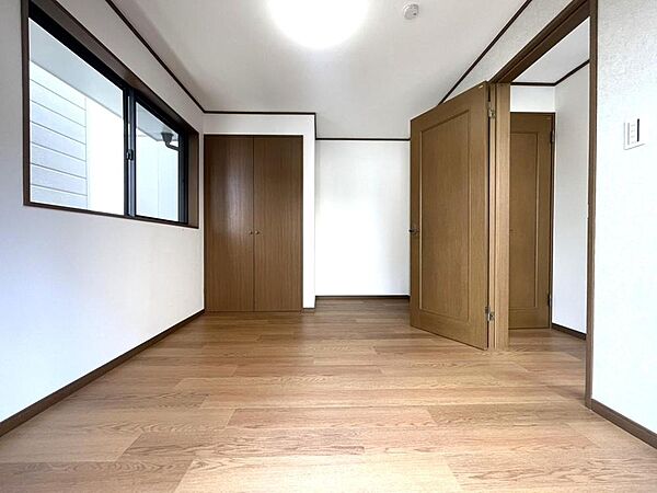 お手入れのしやすい仕様です。普段はフロアモップなどを使って、簡単にお掃除ができそうです。