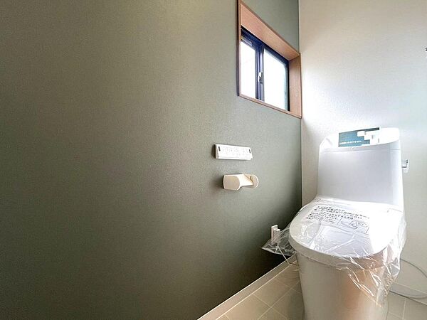 トイレは2か所に設置されており、来客時やご家族が揃う時もゆとりをもって利用できます。