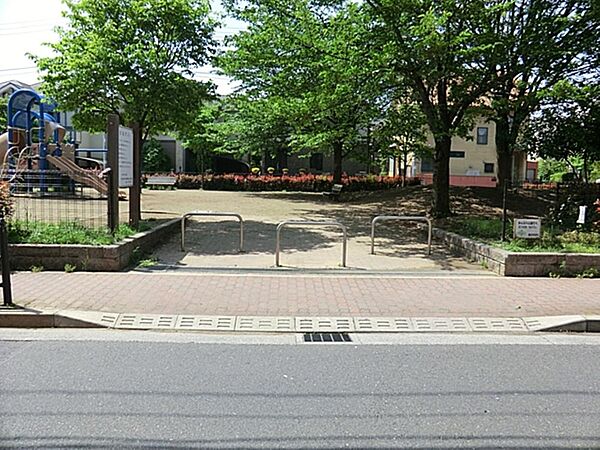 中ふれあい公園まで約876m