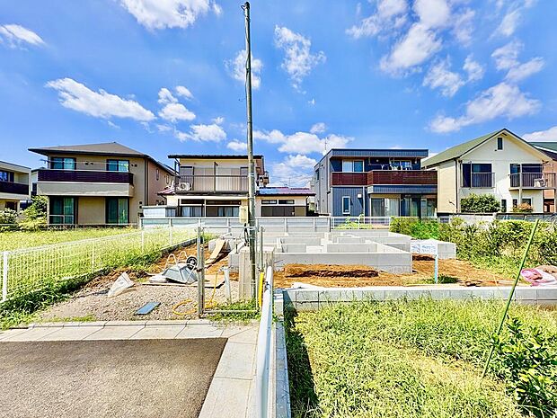 南向きの新築一戸建てです。たっぷりの自然光に包まれる、心地よい暮らしが実現します。