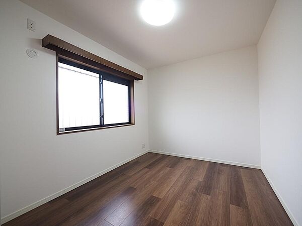 テレワークなどの作業部屋や家事室、子供部屋としても便利なお部屋です。