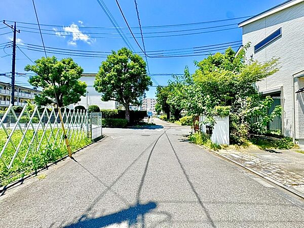 周辺の買い物施設、教育施設などの情報もご案内させていただきます。