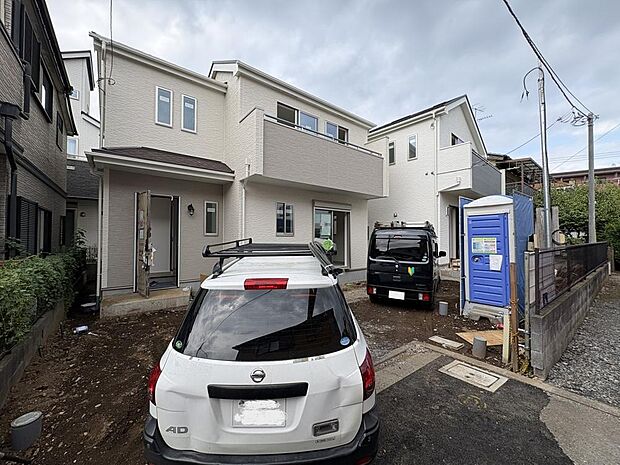駐車場があります。電車だけでなくお車も利用でき、休日のお出かけの幅が広がりそうです。