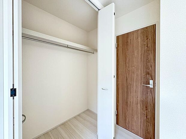 各所に収納が設けられているため、ライフスタイルや、ご家族の生活動線に合わせて活用できます。