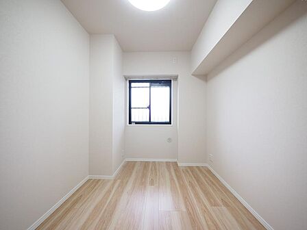 お好みの家具を置いたり、小物を飾り、お気に入りの空間づくりが楽しめそうです。