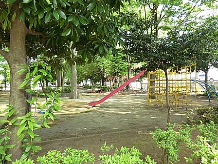 上新井東公園まで約591m