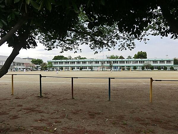 所沢市立明峰小学校まで約684m