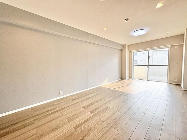 内装リフォーム実施済のきれいな住まいです。水回り設備も新調され、新生活を気持ち良くスタートできます。
