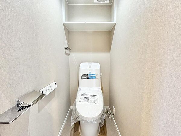清潔感があるトイレです。仕様の詳細など、気になることはお気軽にお尋ねください。