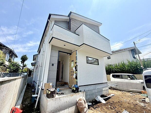 第一種低層住居専用地域内、落ち着いた住宅街の一画に位置しています。