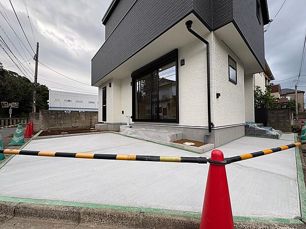駐車場があります。電車だけでなくお車も利用でき、休日のお出かけの幅が広がりそうです。
