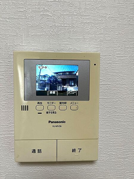 セキュリティに配慮されたTVモニター付きインターホンが備わっています。
