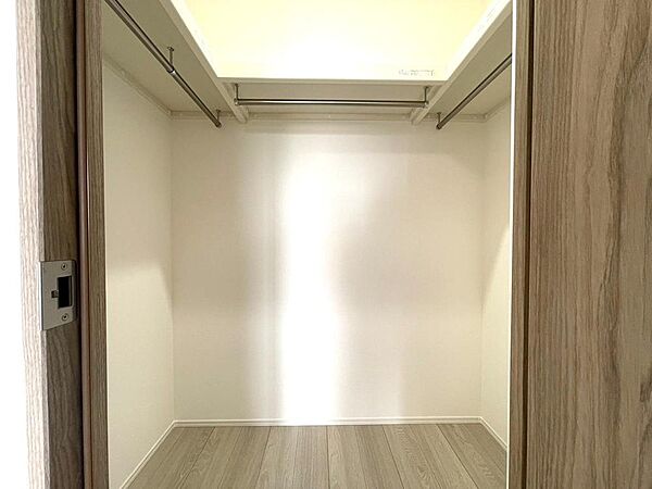 WICは広さにゆとりがあり、収納家具の配置も可能。住空間を広々とお使いいただけます。