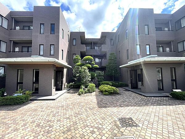 周辺の買い物施設、教育施設などの情報もご案内させていただきます。