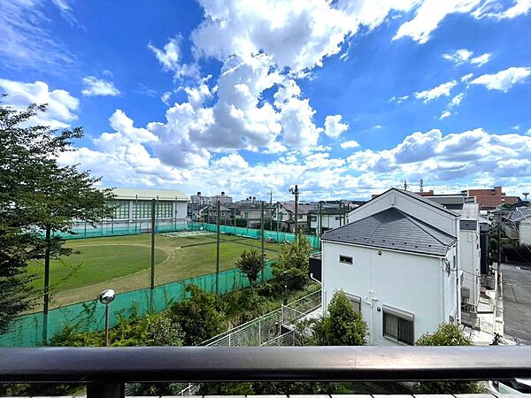 現地からの眺望写真です。街並みの変化や、四季の移ろいを感じることができます。