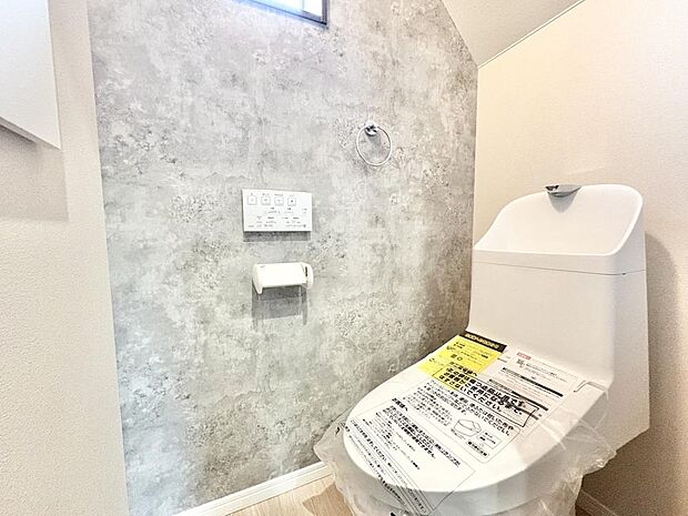トイレは2か所に設置されており、来客時やご家族が揃う時もゆとりをもって利用できます。