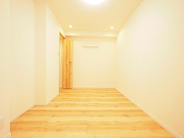 様々なテイストのインテリアと相性の良い、シンプルな内装です。お好みのお部屋作りが楽しめます。