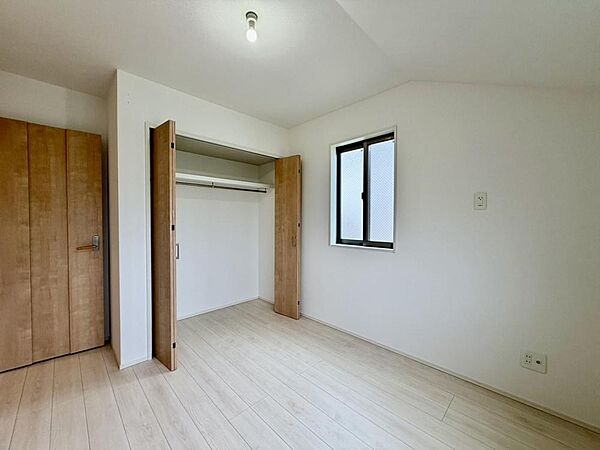 様々なテイストのインテリアと相性の良い、シンプルな内装です。お好みのお部屋作りが楽しめます。