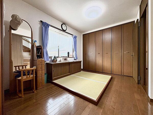 お手入れがしやすい仕様です。普段はフロアモップなどを使って、簡単にお掃除ができそうです。