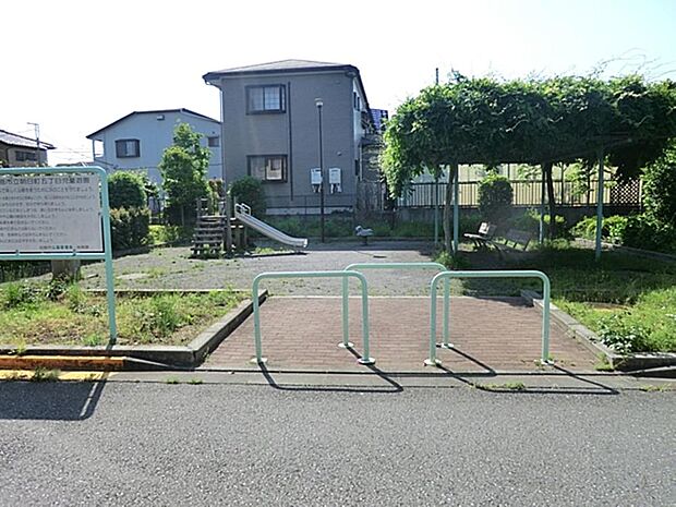 朝日町五丁目児童遊園まで約380m