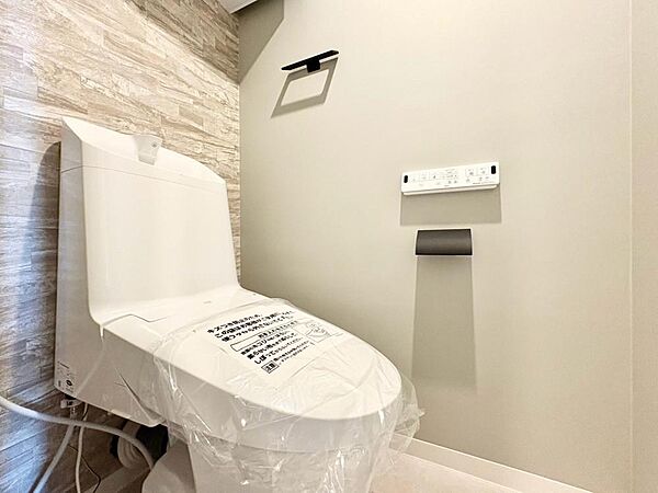 清潔感があるトイレです。仕様の詳細など、気になることはお気軽にお尋ねください。