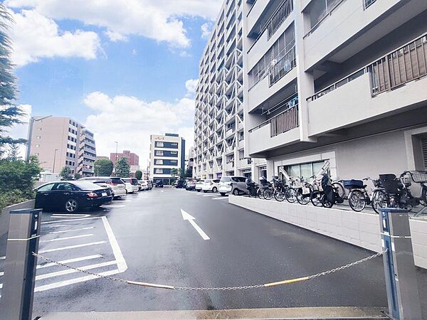 駐車場が設けられています。駐車可能な台数、サイズなど、現地にてご確認ください。