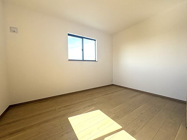 テレワークなどの作業部屋や家事室、子供部屋としても便利なお部屋です。