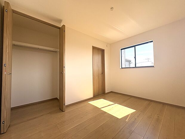 お部屋はナチュラルな雰囲気で、お好みの様々なインテリアが楽しめそうです。