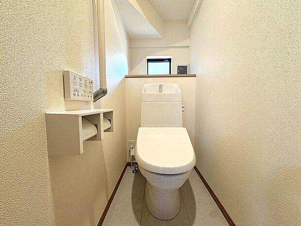 トイレは2か所に設置されており、来客時やご家族が揃う時もゆとりをもって利用できます。