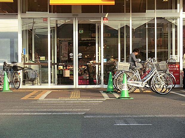 ヤオコー入間下藤沢店まで約824m