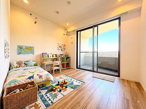 テレワークなどの作業部屋や家事室、子供部屋としても便利なお部屋です。※バーチャル加工を施しています。