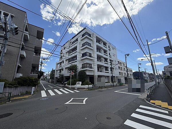 交通量や駅までの距離も、住まいを決める際の大切なポイントです。実際に現地でご確認ください。