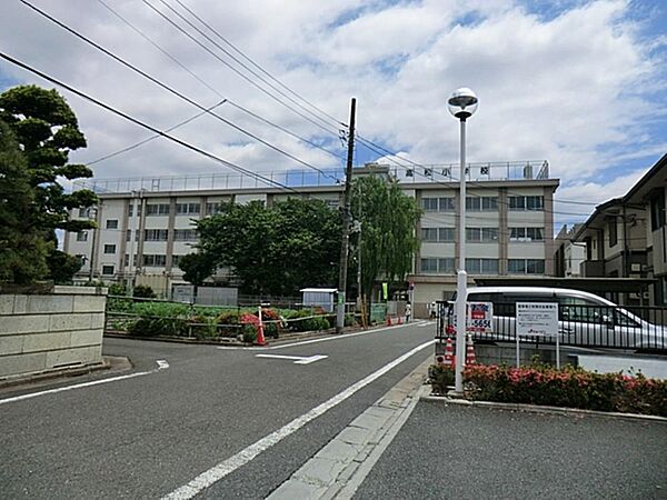練馬区立高松小学校まで約375m