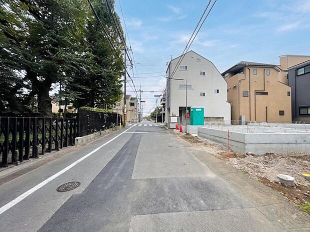 周辺の買い物施設、教育施設などの情報もご案内させていただきます。※バーチャル加工を施しています。