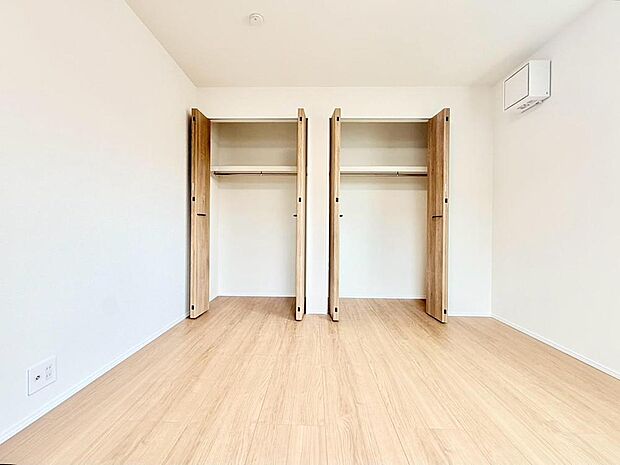 各居室に収納スペースがあるので、それぞれのお部屋に自分の荷物を収納いただけます。
