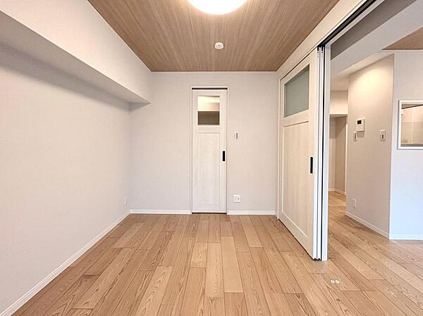 WIC付きのお部屋です。余分な収納家具を置かず、室内をすっきりと保てます。